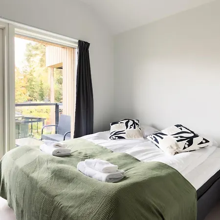 Brand New House With Four Bedrooms, Parking, Sauna, Patio Vakantiehuis *