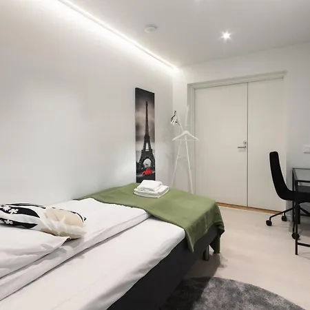 Brand New House With Four Bedrooms, Parking, Sauna, Patio Vakantiehuis Vantaa