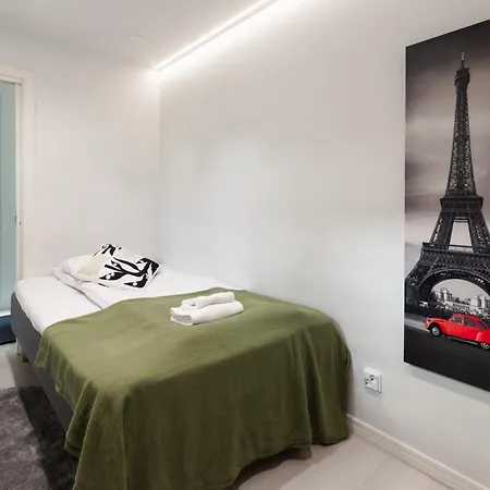 Vakantiehuis Brand New House With Four Bedrooms, Parking, Sauna, Patio Vantaa