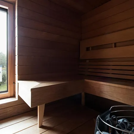 Vakantiehuis Brand New House With Four Bedrooms, Parking, Sauna, Patio Vantaa