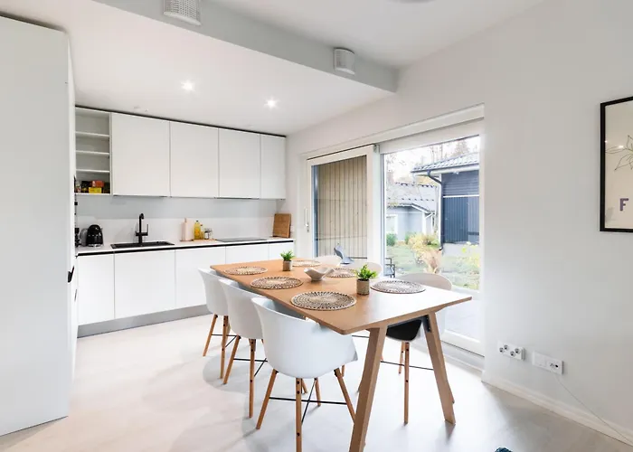 Brand New House With Four Bedrooms, Parking, Sauna, Patio Σπίτι διακοπών *